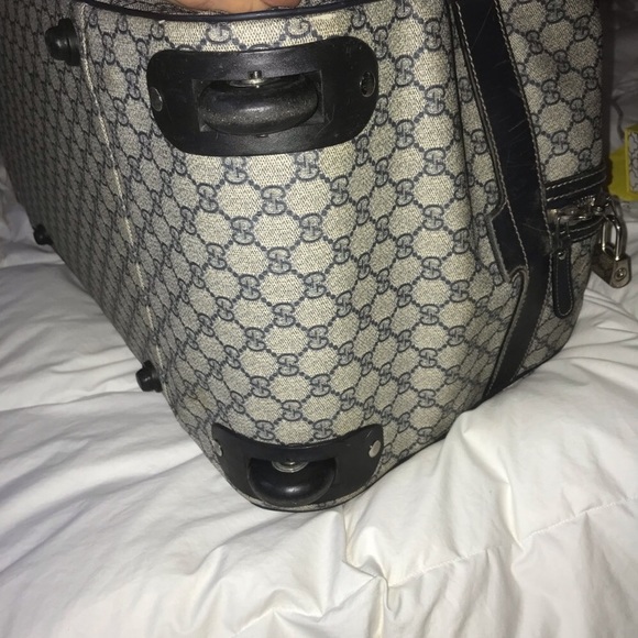 Rolling Gucci coated canvas duffle !!!🔥🔥🔥🔥🔥🔥 - Picture 4 of 8